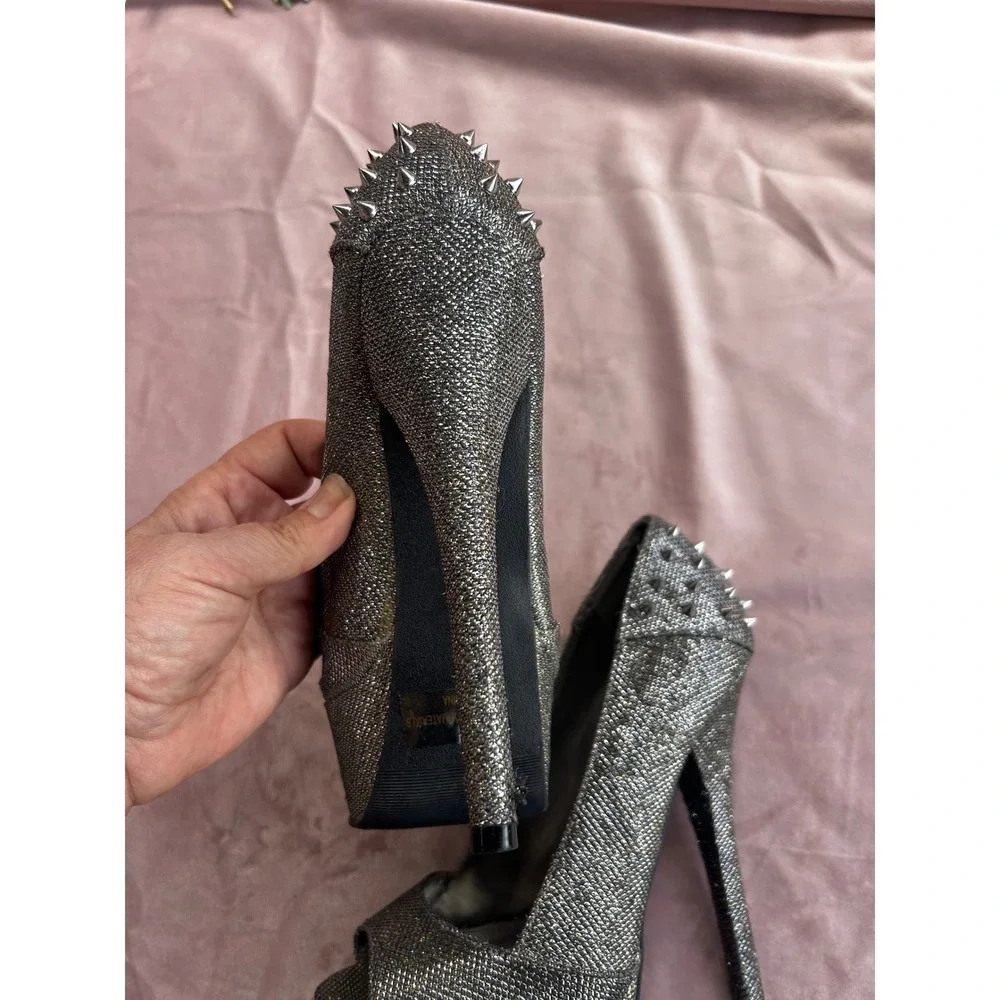 Qupid Platform Pumps Women's Size 7.5 Silver Spiked Heel